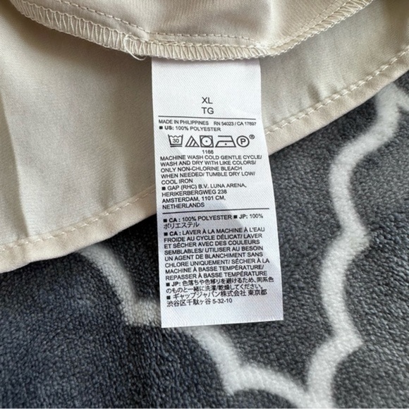 💥SALE💥Banana Republic Volume Balloon Sleeve Satin Blouse Oyster Pearl XL - Picture 10 of 11